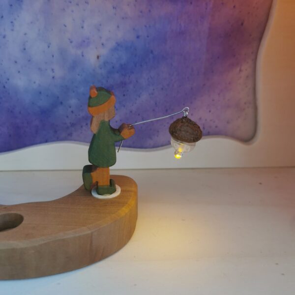 Steker kindje met lampion